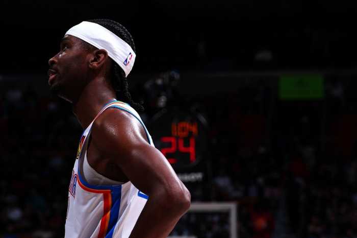 今日目标达成！亚历山大连续115场20+ 距历史纪录还差11场！