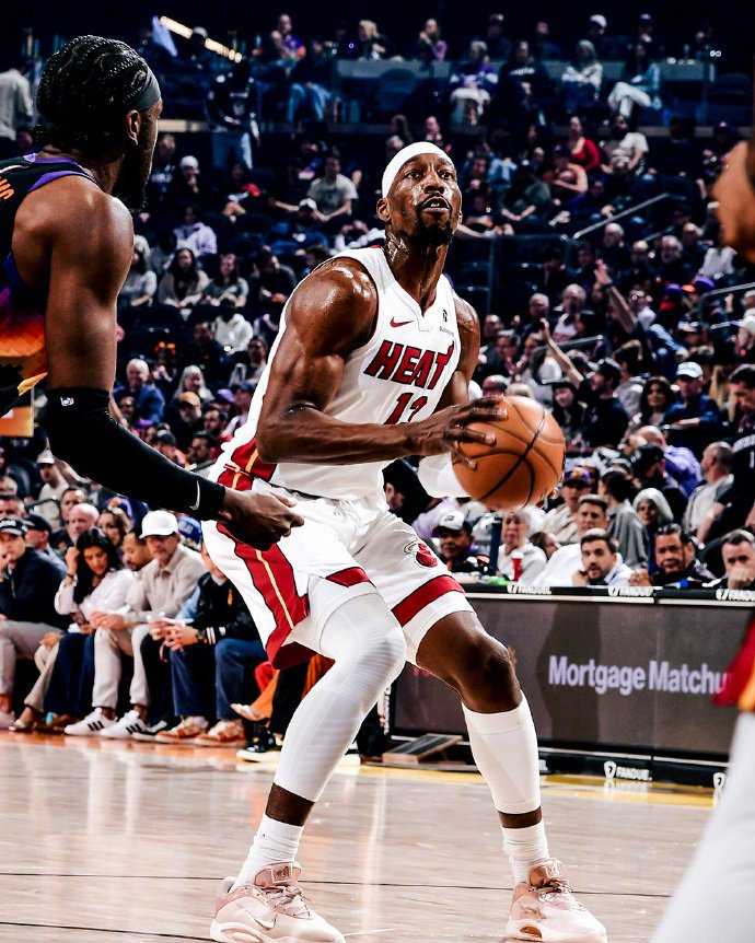 布克格林缺阵，热火双杀太阳！阿德巴约22分7板，狄龙空砍26分