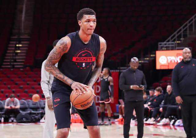 申京14投3中，火箭队新三人组更搭配，底薪后卫10+10 巩固主力位置